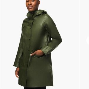 LIKE NEW Lululemon Into the Drizzle Jacket GREEN Size 8